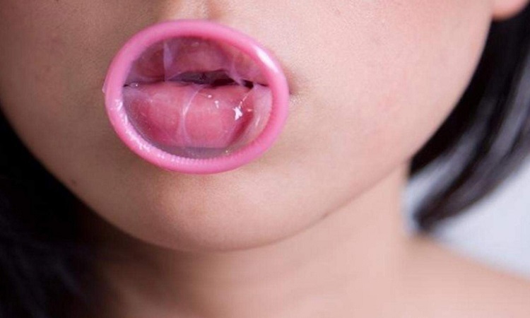 cách sử dụng bao cao su miệng